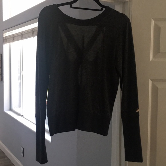 ALO Yoga Tops - Alo- long sleeve